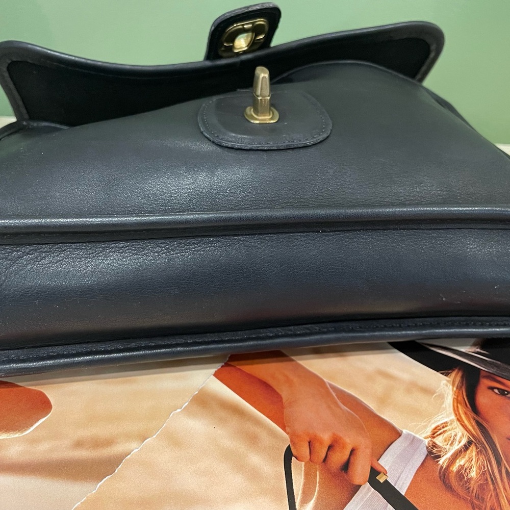 Coach vintage wristlet purse. Rare. Gorgeous condition no patina on the brass. - Picture 4 of 5